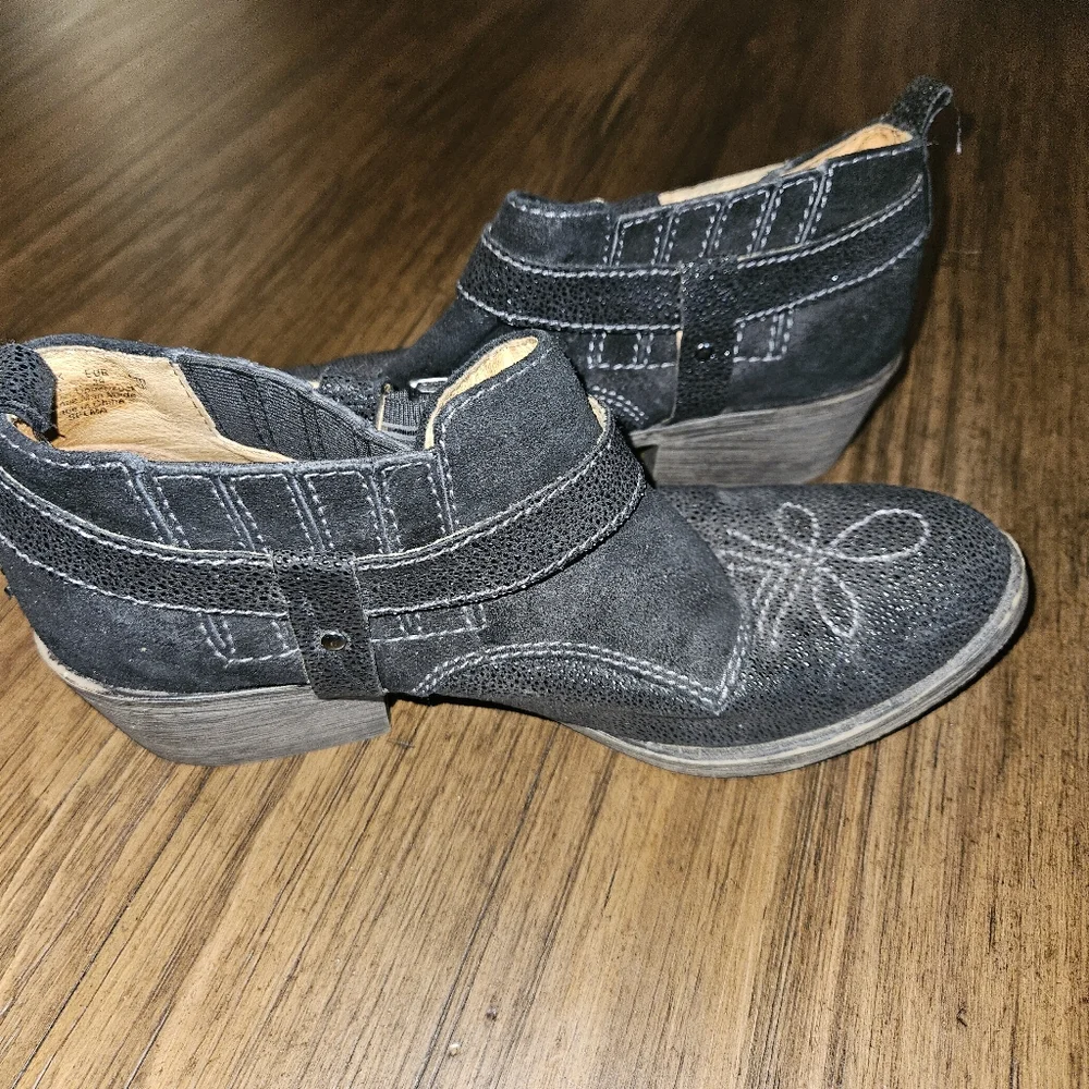 Naya Black Leather Ankle Boots Embroidered Western Buckle Accents Women's 8M